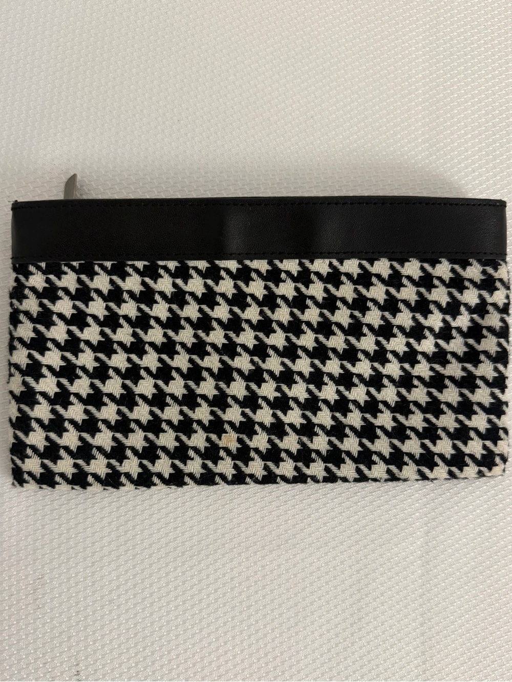 Savvy Black & White Houndstooth Zip Pouch